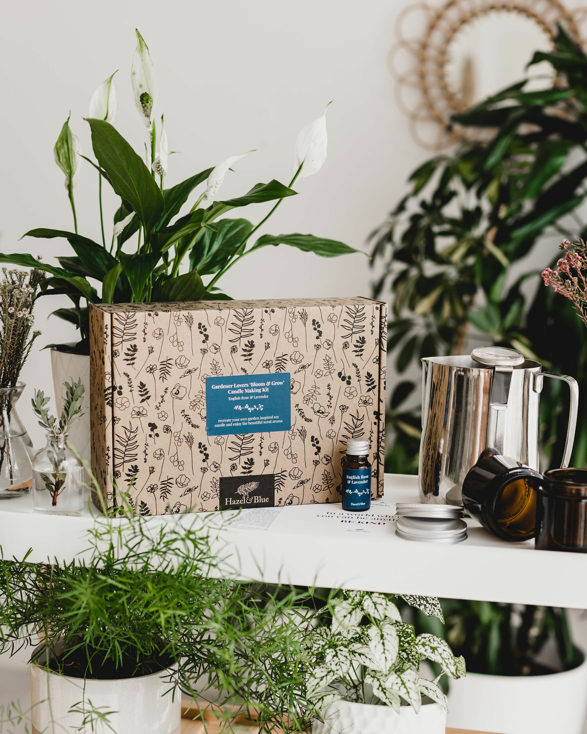 2105HazelandBlue-6844 Garden Lovers Soy Candle Making Kit